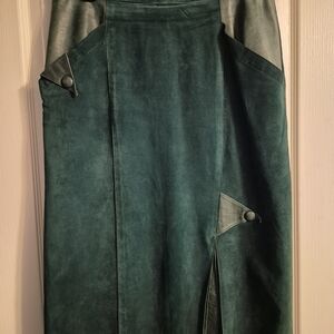 Elegant Green Suede Skirt